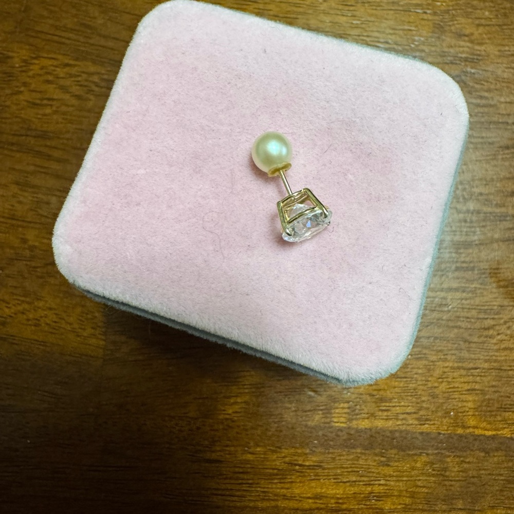 14K Solid Gold and Diamond Stud Earrings - Picture 5 of 8